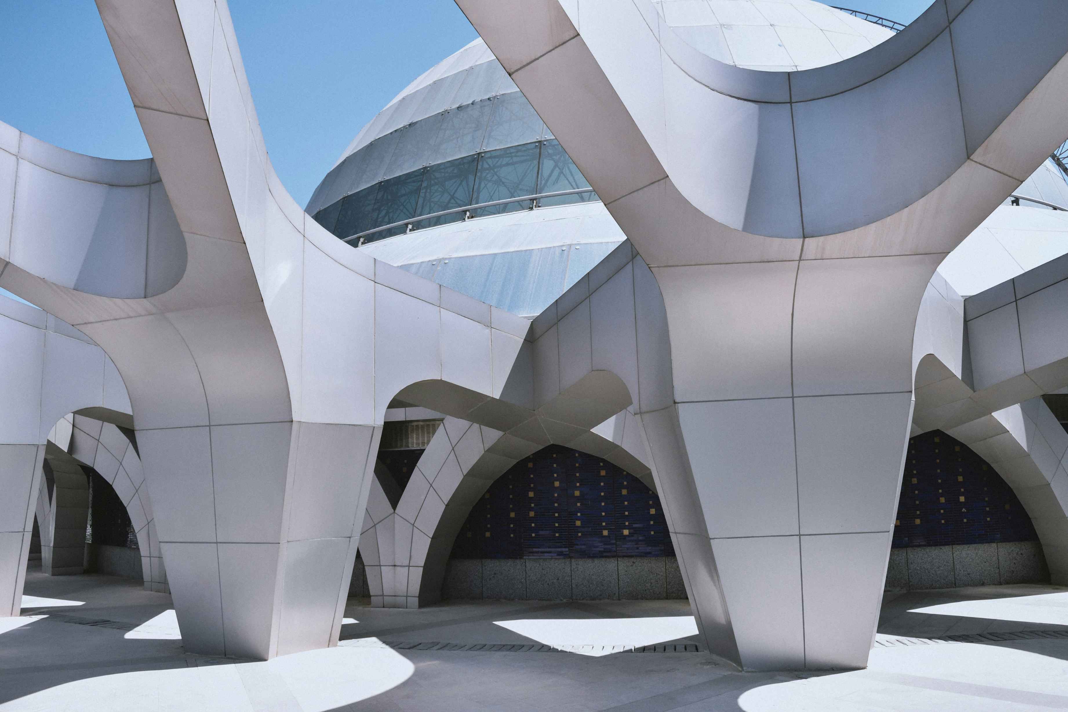Expresionismo arquitectónico - fachada y materialidad